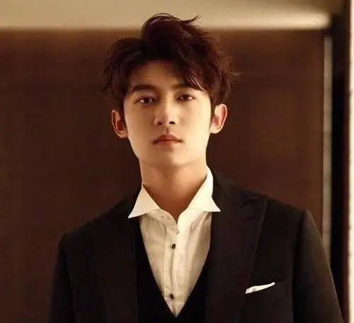 施雨男演员